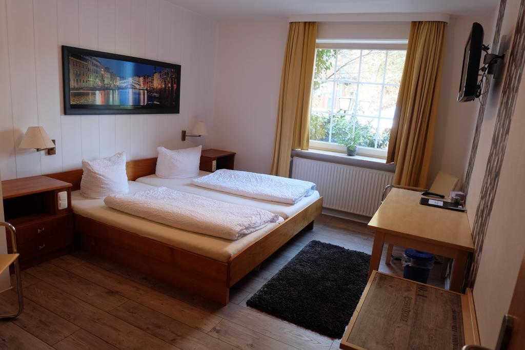 Hotel Zum Weissen Ross Winsen  Room photo